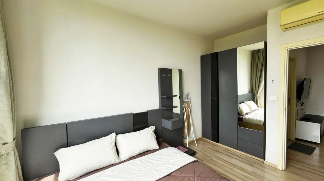 Modern 1-Bedroom Condo at The Base Uptown - Görsel 8