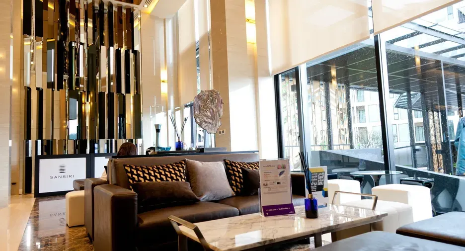 Modern 1-Bedroom Condo at The Base Uptown - Görsel 10