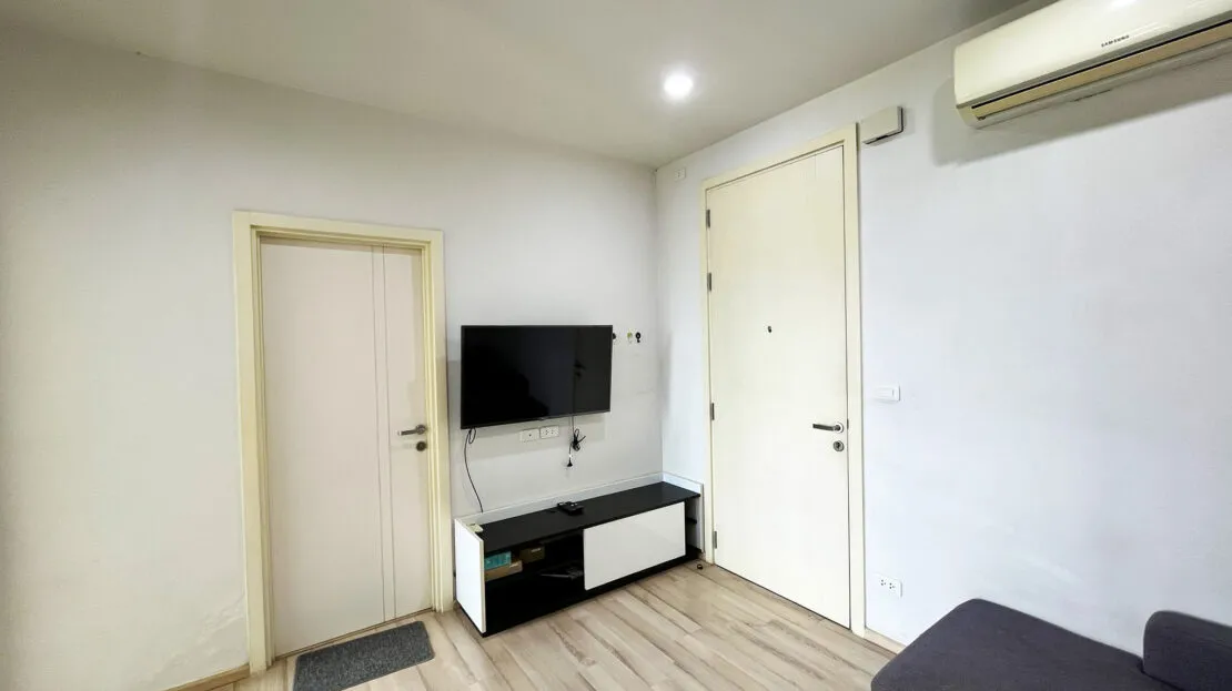 Modern 1-Bedroom Condo at The Base Uptown - Görsel 11