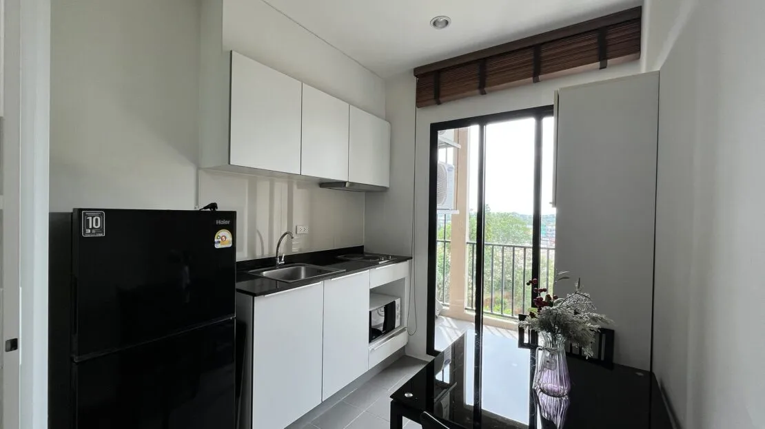 Modern 1-Bedroom Condo at The Base Uptown - Görsel 14