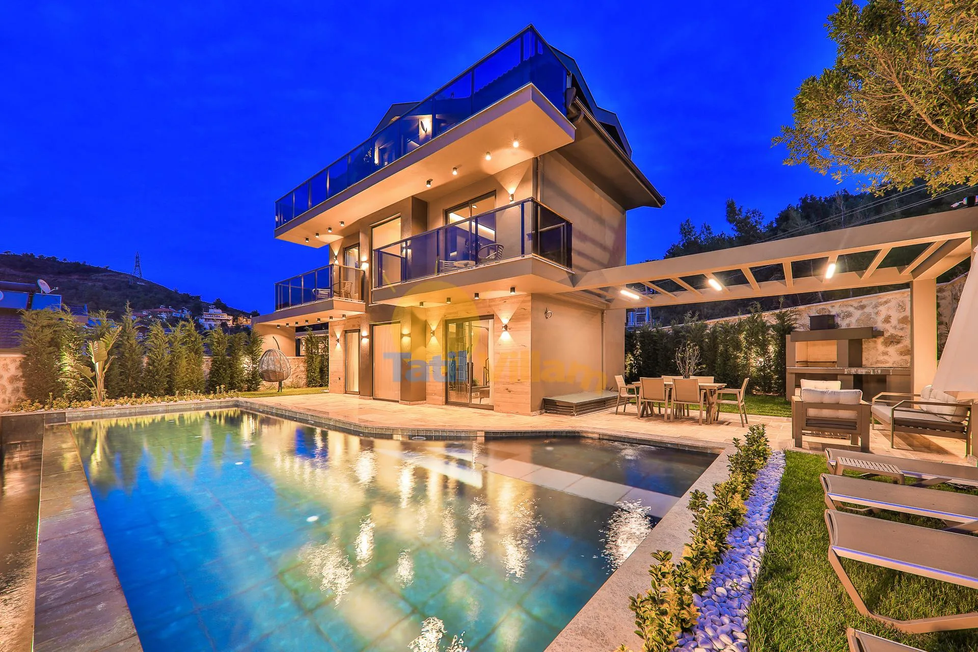 Eren emlaktan lüks *** 7+2*** daire